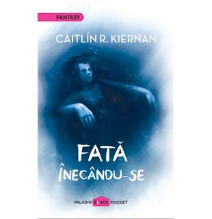 Fată &icirc;nec&acirc;ndu-se
