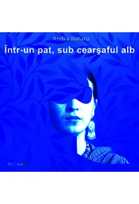 Într-un pat, sub cearșaful alb
