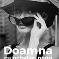 Copertă produs Doamna cu ochelari negri - gallery small 