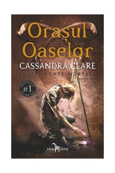 Orașul Oaselor (Vol. 1)
