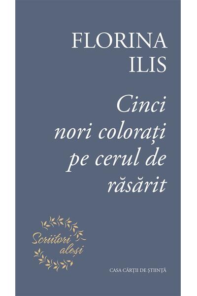 Cinci nori colorați pe cerul de răsărit